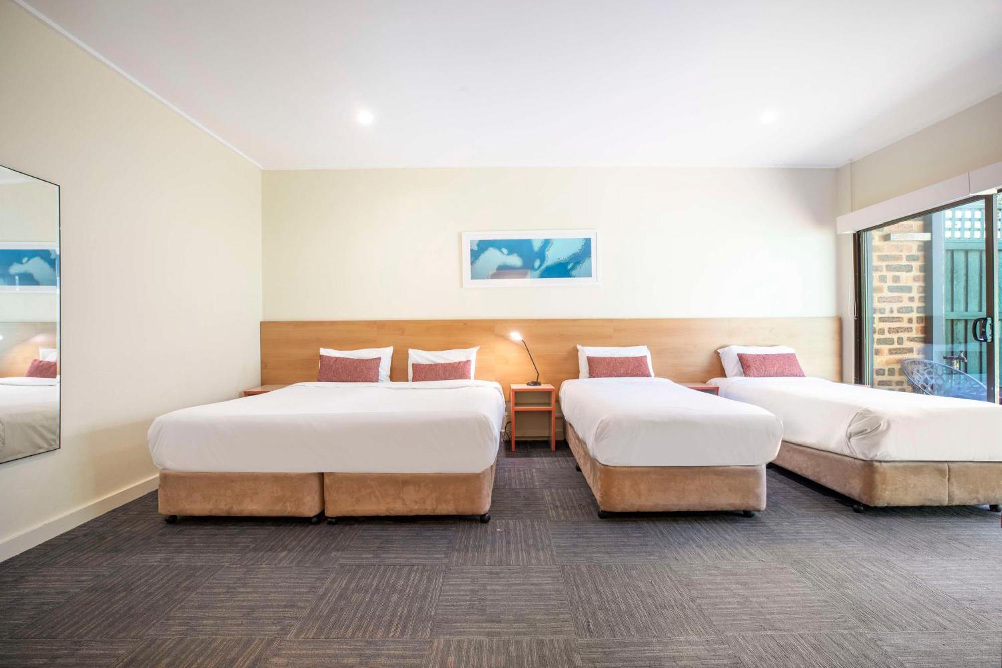 Nightcap At High Flyer Hotel Bankstown Exterior photo