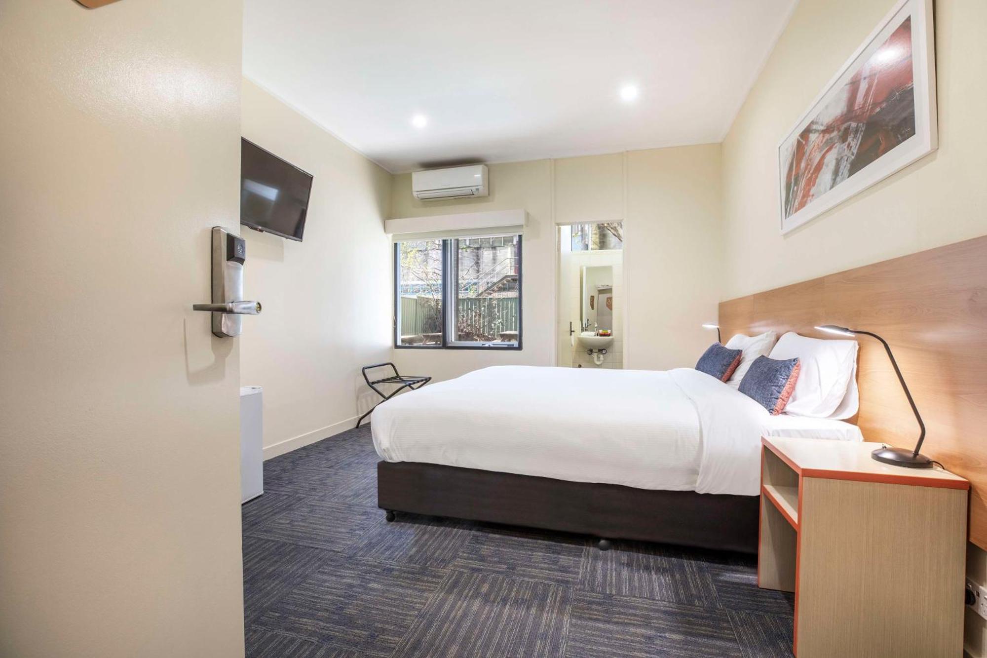 Nightcap At High Flyer Hotel Bankstown Exterior photo