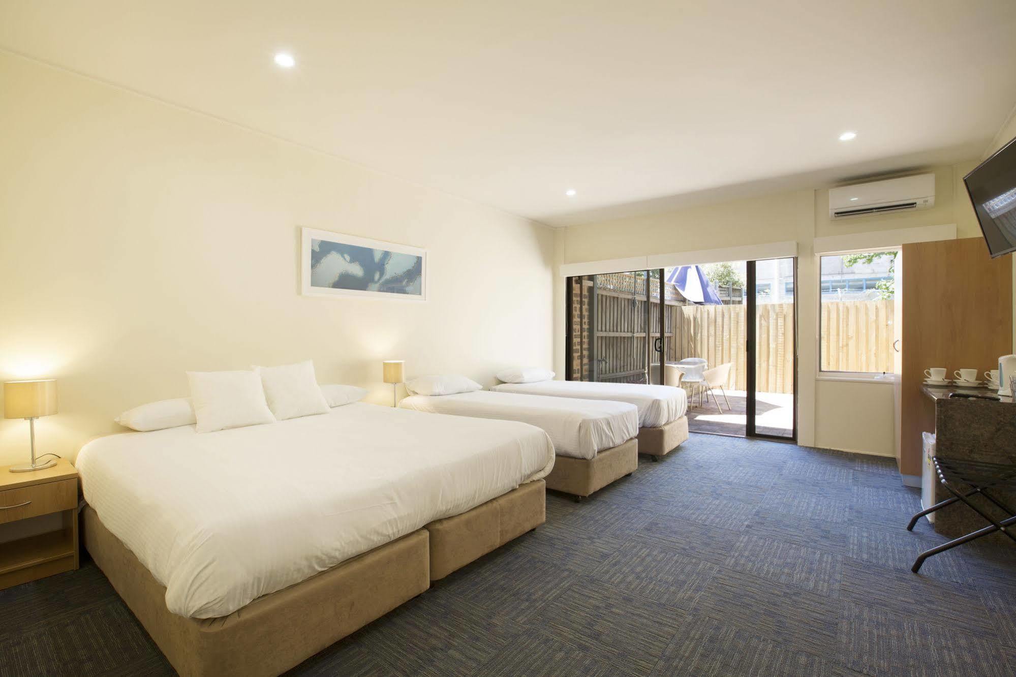 Nightcap At High Flyer Hotel Bankstown Exterior photo