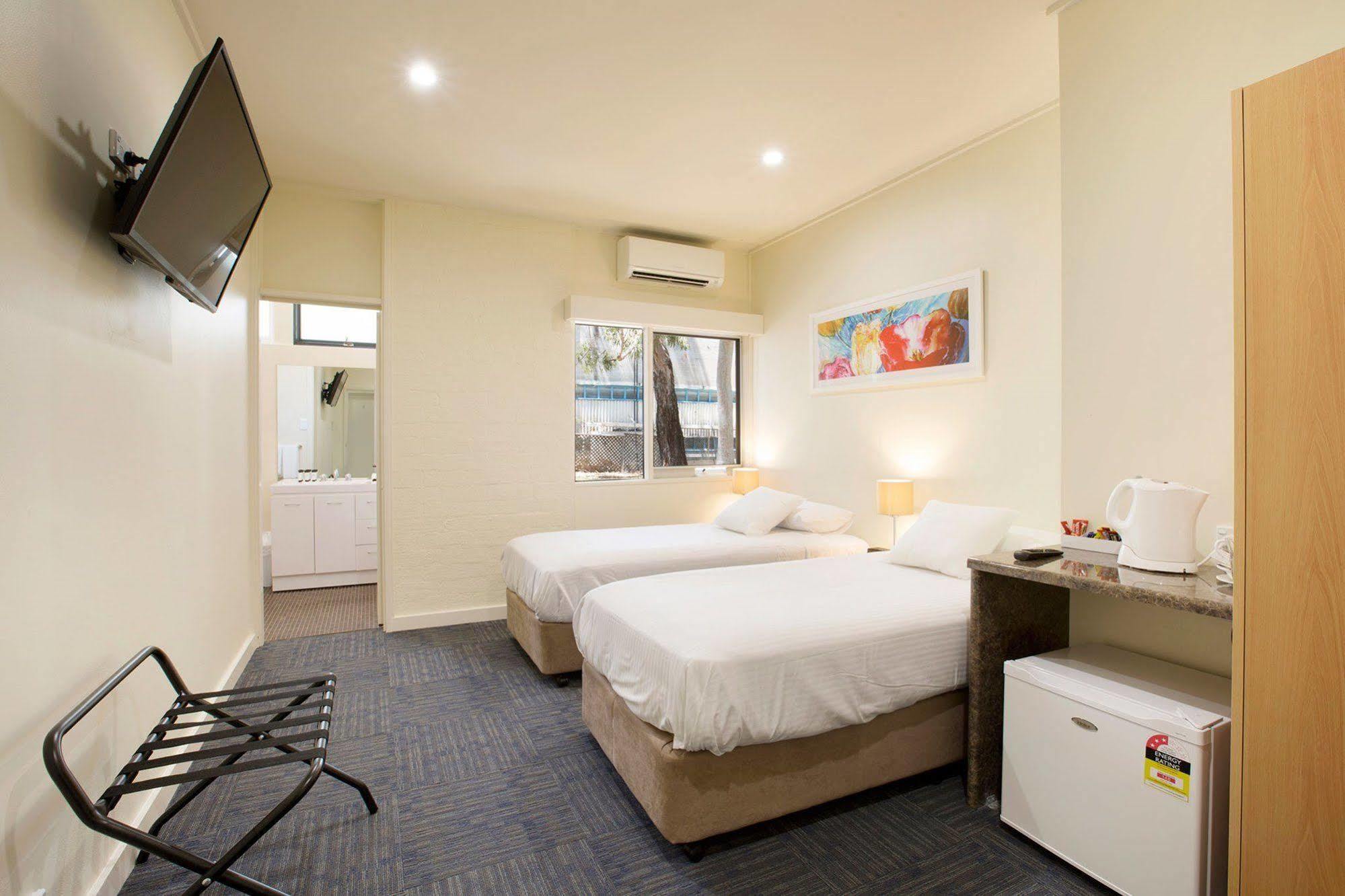 Nightcap At High Flyer Hotel Bankstown Exterior photo