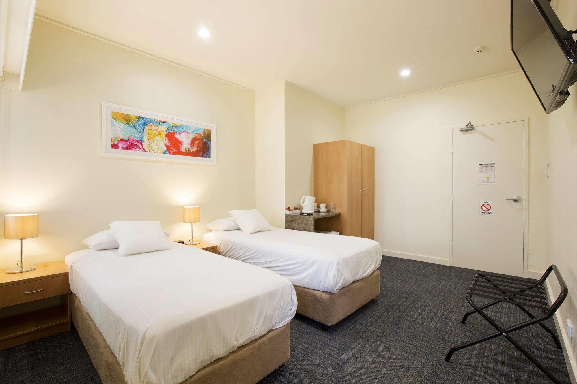 Nightcap At High Flyer Hotel Bankstown Exterior photo