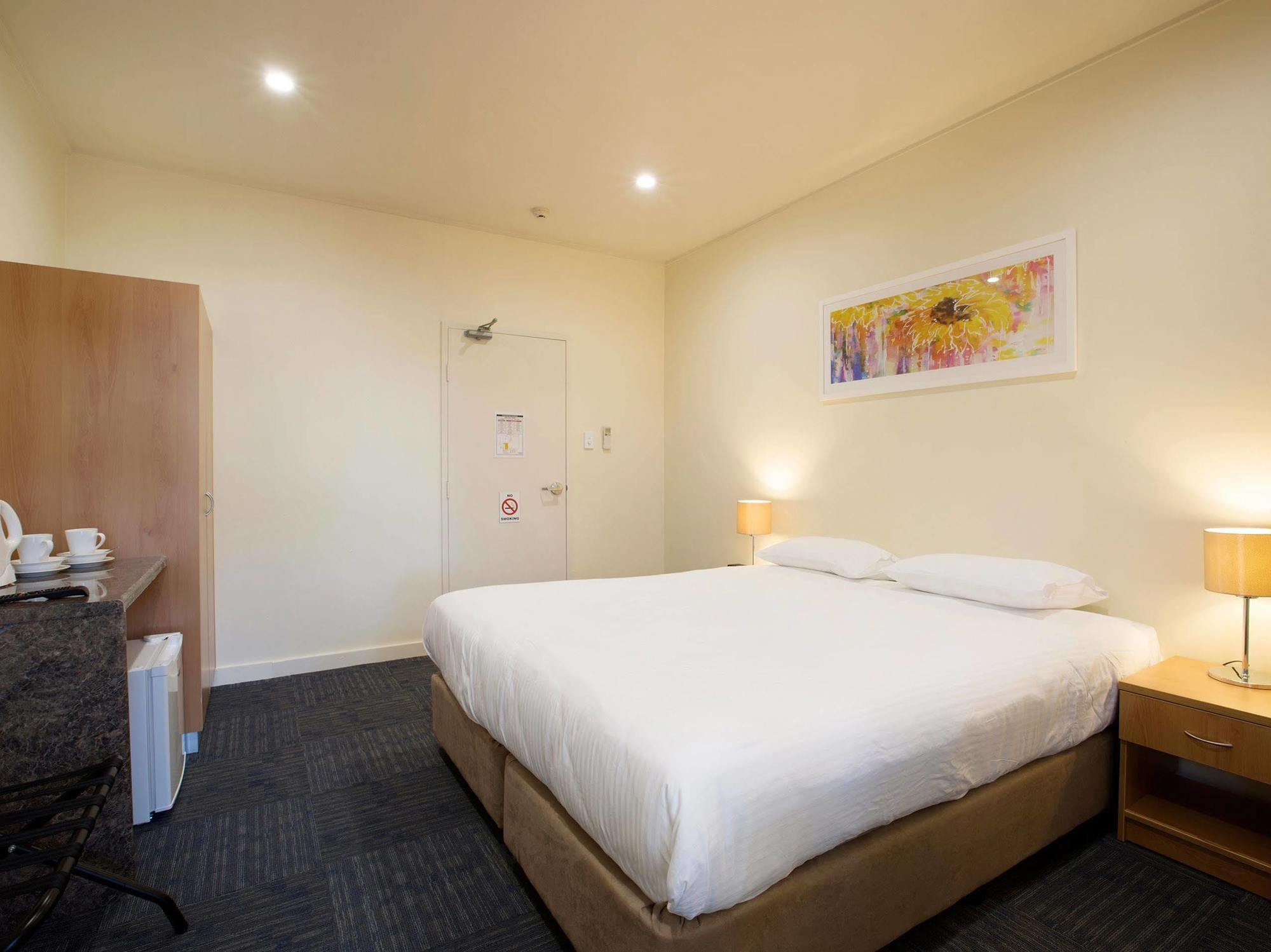 Nightcap At High Flyer Hotel Bankstown Exterior photo